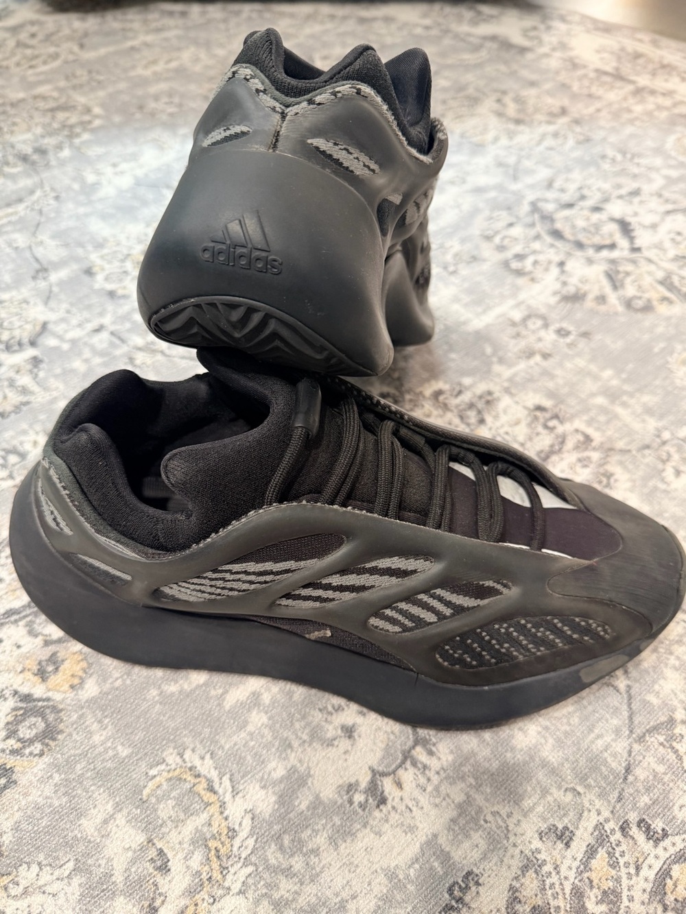 Adidas Yeezy 700 V3 Dark Glow GX6144 Men’s Size 9 Black Sneakers - Picture 6 of 10